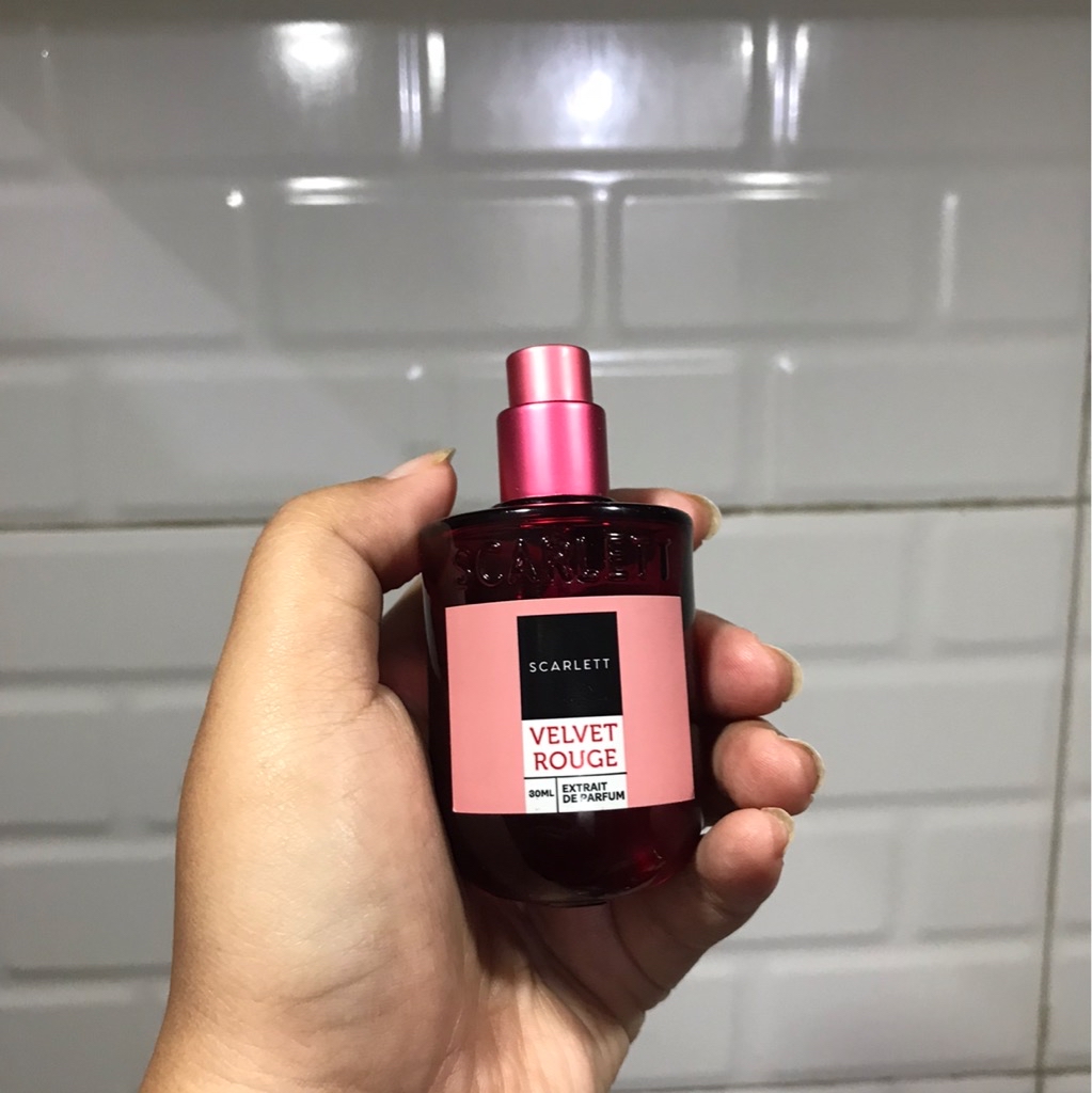Velvet Rouge Extrait De Parfum imgfdn-d60f2e8b-5de8-433b-b841-cec1c4844e83