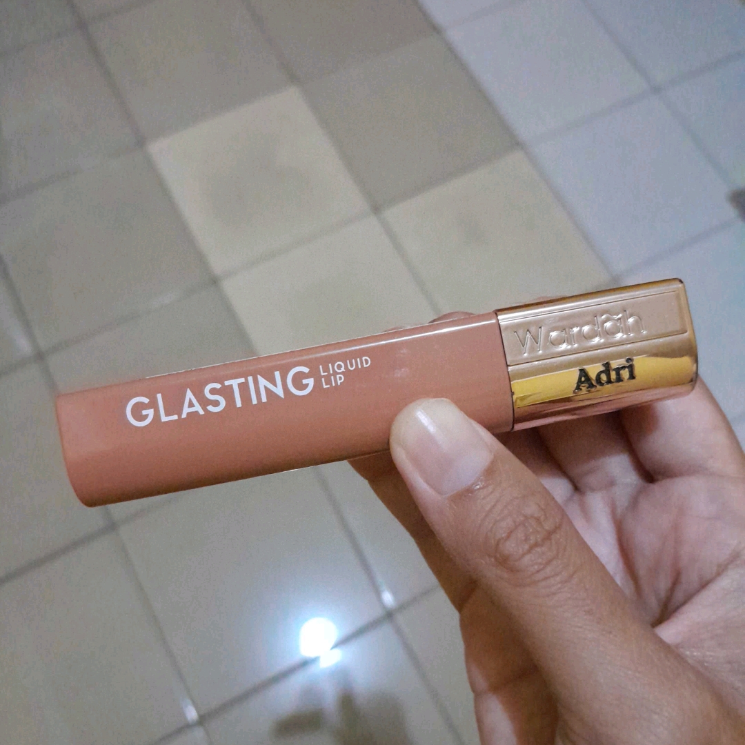 Glasting Liquid Lip - 01 Caramel Coat imgfdn-67259832-b7af-4726-95e9-4baabd4b1252