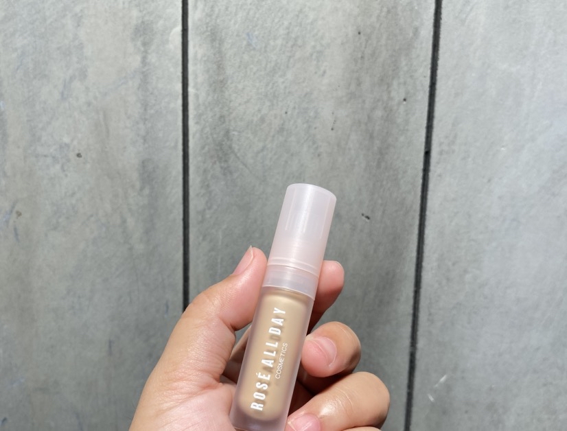 The Realest Lightweight Concealer - Beige imgfdn-6dc20e51-cdb1-47e5-9718-8c49c08bb1a7