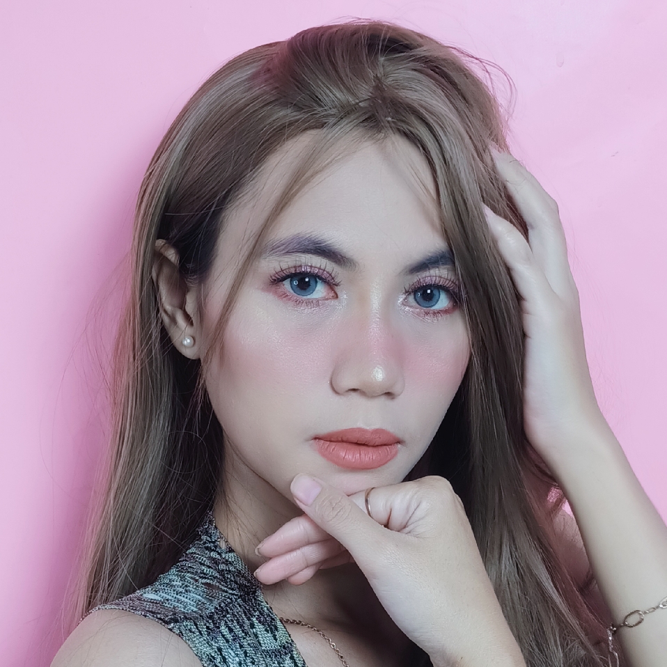 Unbothered Demi-Matte Cushion - N21 Eclair imgfdn-938ea2b4-cd9b-46bd-b5d3-163d7d0f34ca