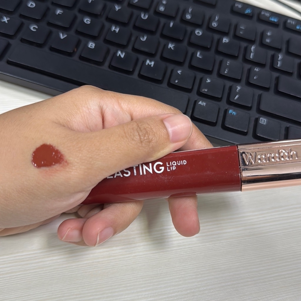 Glasting Liquid Lip - 06 Ruby Sparks imgfdn-016f31b1-7dbd-4129-861e-a80ab1eba69d