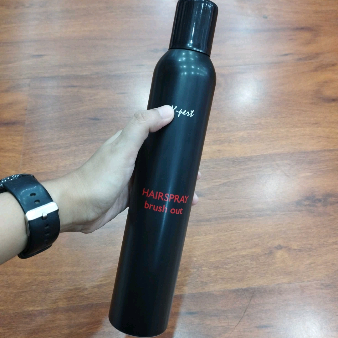 Hair Spray Brush Out imgfdn-7ed5a6a3-f9a8-4732-a740-73a80c3595c4
