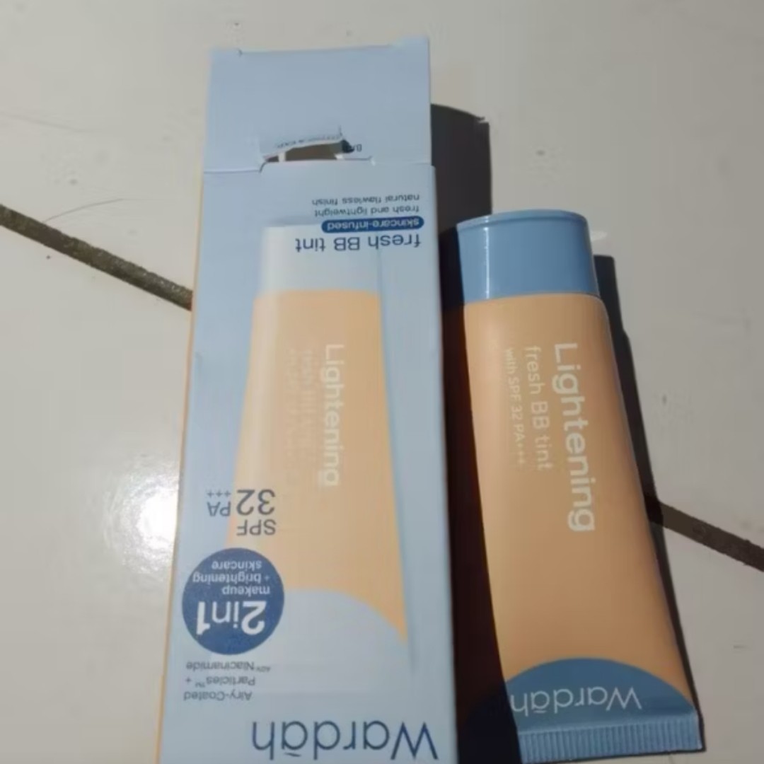 Lightening Fresh BB Tint - 03 Warm Ivory imgfdn-28d3a721-d458-4512-82d5-971ef8291eac