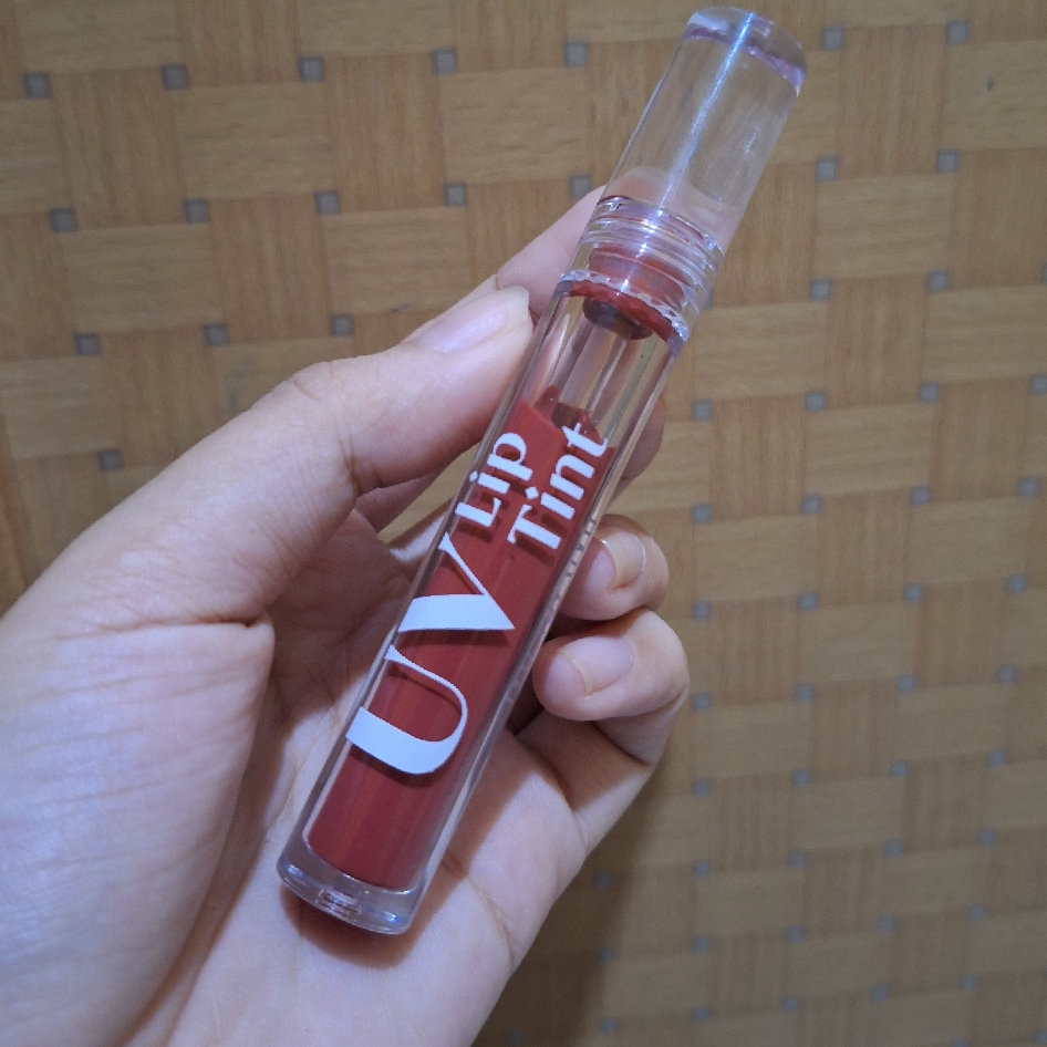 UV Lip Tint - Kiss & Tell imgfdn-bb015033-0c49-45ee-bb7c-790d98ef6bd8