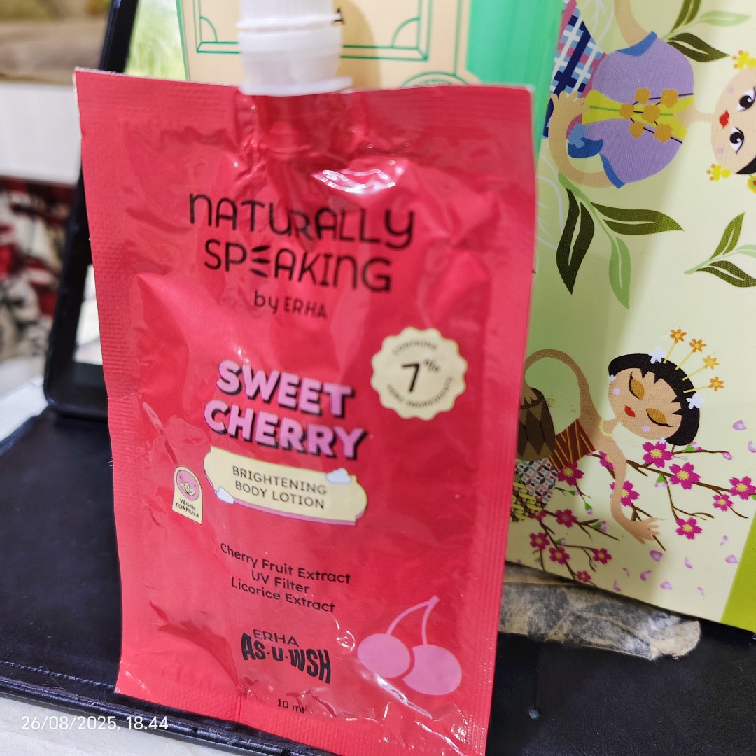 Sweet Cherry Brigthening Body Lotion imgfdn-88455a08-0228-4811-8d3d-8becaeccdcb2