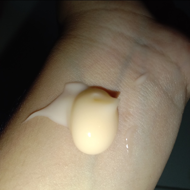 Natural Smooth and Glow Lotion imgfdn-1cd1df4b-31a9-428b-ba47-cae7a96502ce