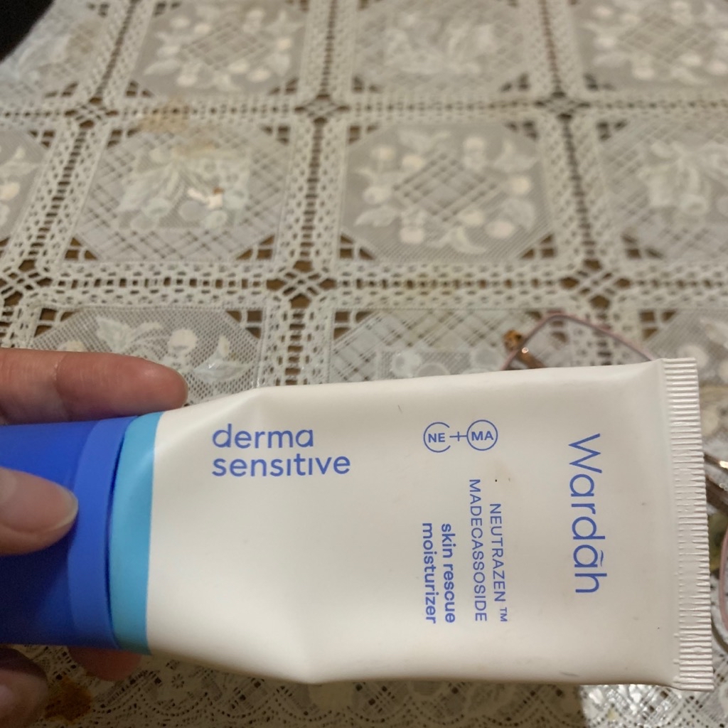 Derma Sensitive Skin Rescue Moisturizer imgfdn-525041a5-af1a-4514-8a5f-fcb257d822f0