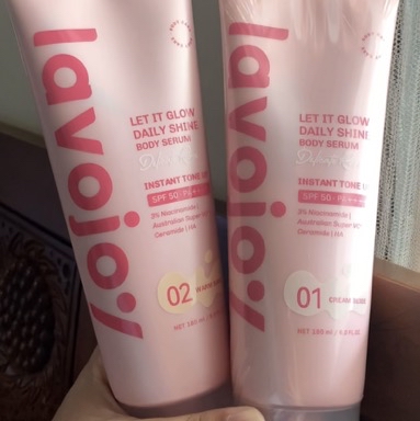 Let It Glow Daily Shine Body Serum Instant Tone SPF 20++ - 02 Warm sand imgfdn-da9d5076-9335-4f24-aff1-5c2dbba87d54