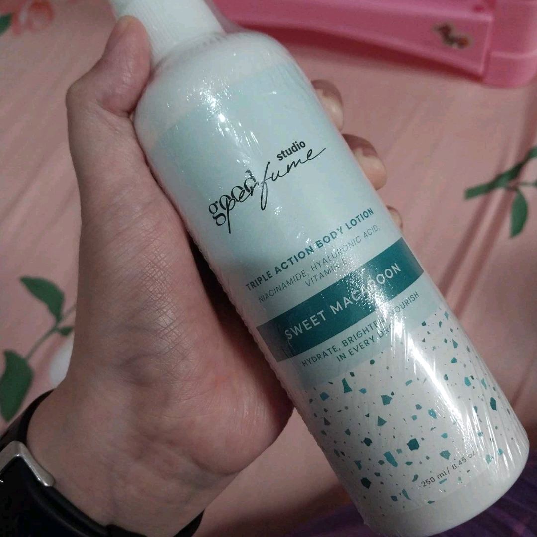 Triple Action Body Lotion - Sweet Macaroon imgfdn-d52d1433-d51d-45f6-ad43-051d3fee82df