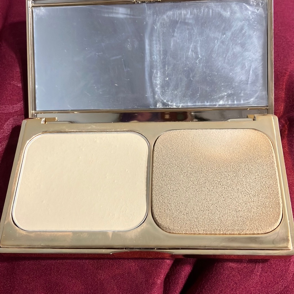 Compact Powder - Light imgfdn-9cf4f886-1bbe-44b8-ae6d-191fe3c03734