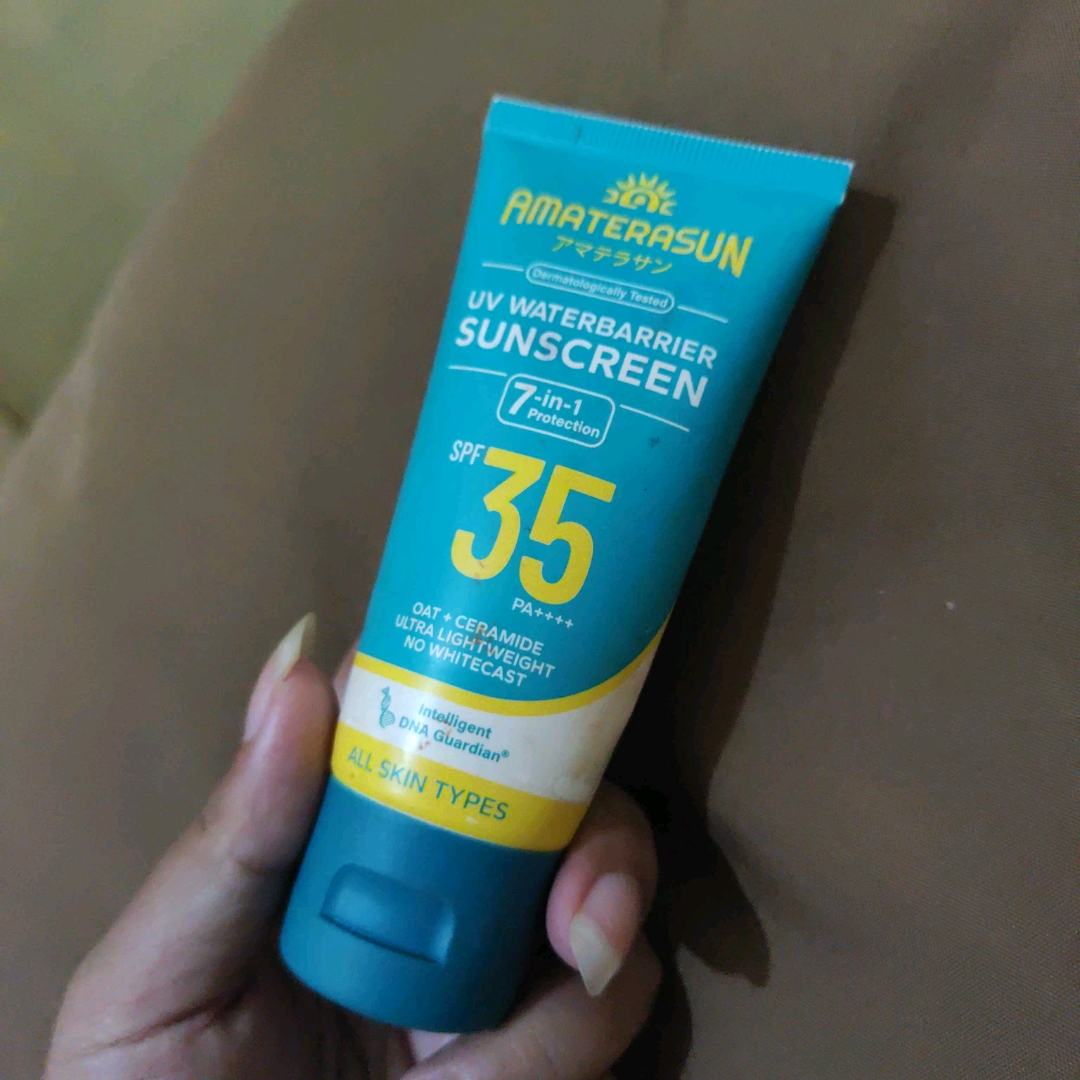 UV WaterBarrier Sunscreen SPF 35 PA++++ imgfdn-5559cc55-0f68-4200-ae34-3f5aaa125490