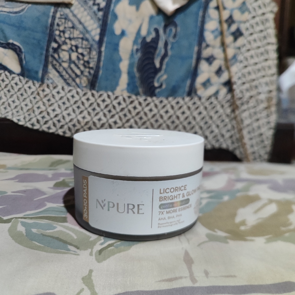 Licorice Light Up Brightening Pad imgfdn-2dc58233-44c6-460c-b044-fb182b9245a7