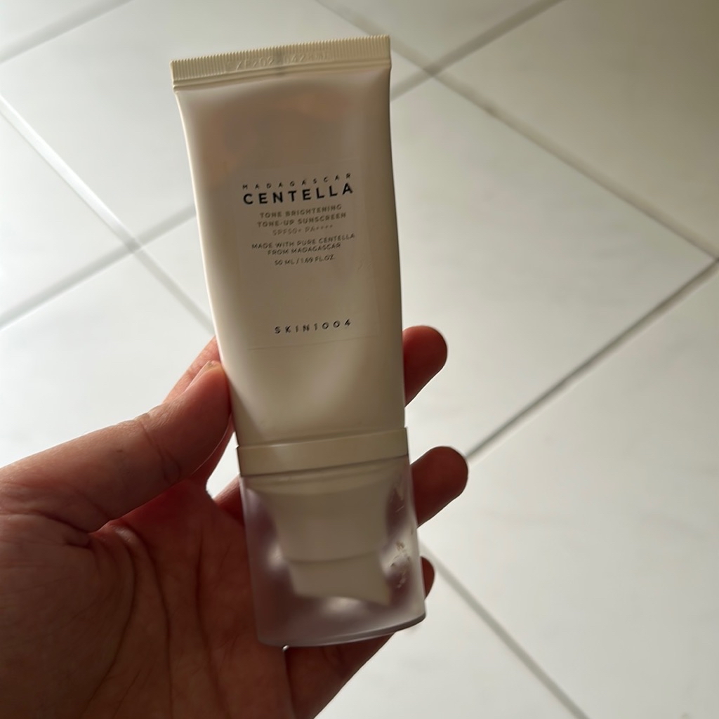 Madagascar Centella Tone Brightening Tone-Up Sunscreen SPF50 PA++++ imgfdn-c428b5de-28ac-4f67-ad6e-32e66b41f29f