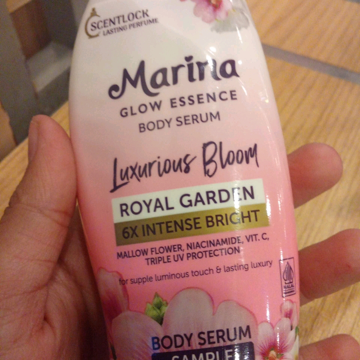 UV White E Collagen Asta Lotion imgfdn-b3dbd563-490a-48ec-805c-24ef17e09a11