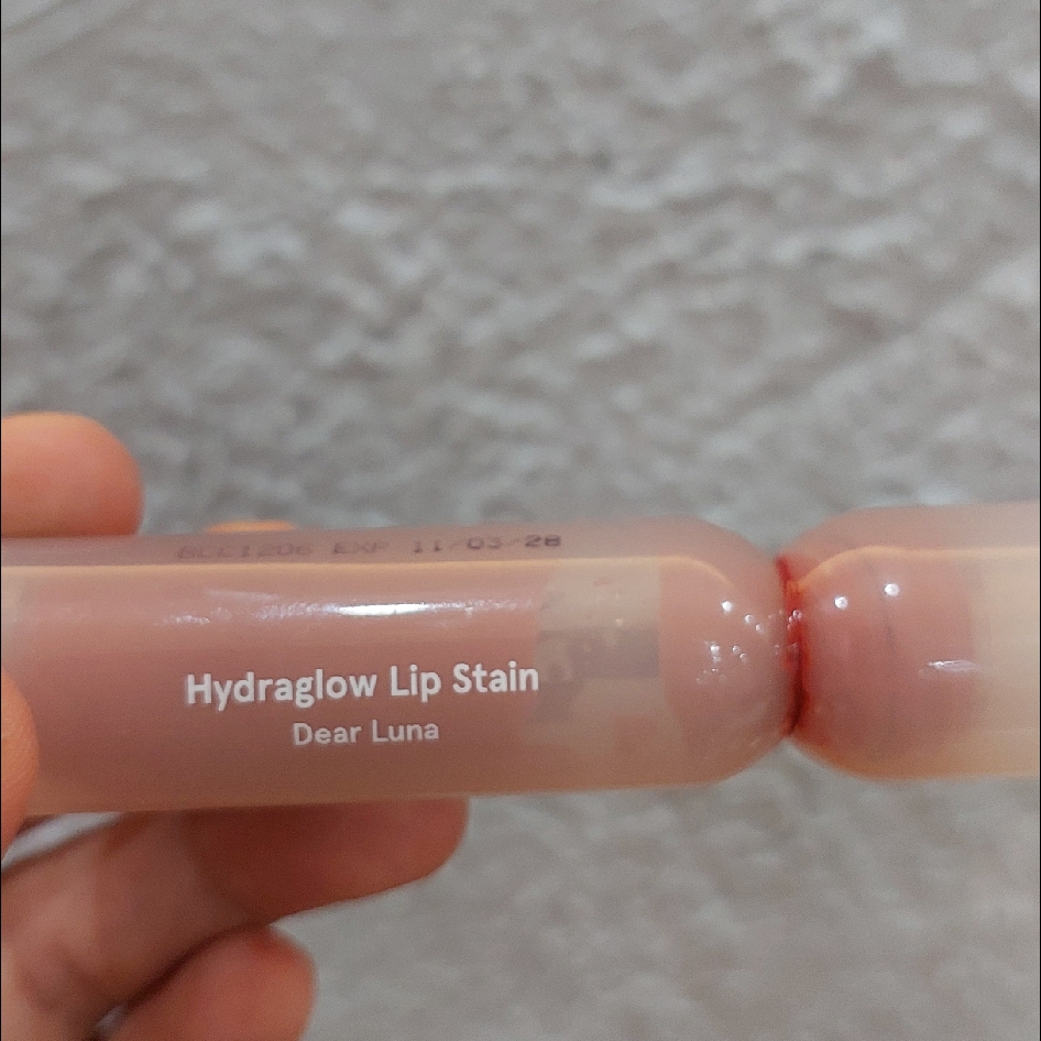 Hydraglow Lip Stain - Dear Luna imgfdn-fa930398-14cc-440f-b7bd-e6d94a4f8697