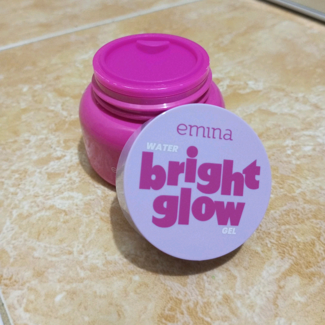 Water Bright Glow Gel Moisturizer imgfdn-8286f3e7-9c17-41a4-9166-0be79783c437