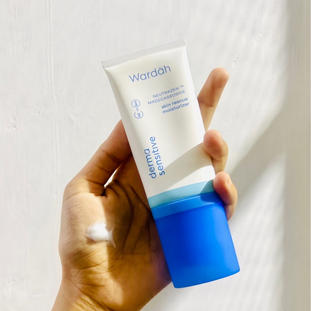Derma Sensitive Skin Rescue Moisturizer imgfdn-b31286e9-6174-450b-a4e6-0e41beb0eb81