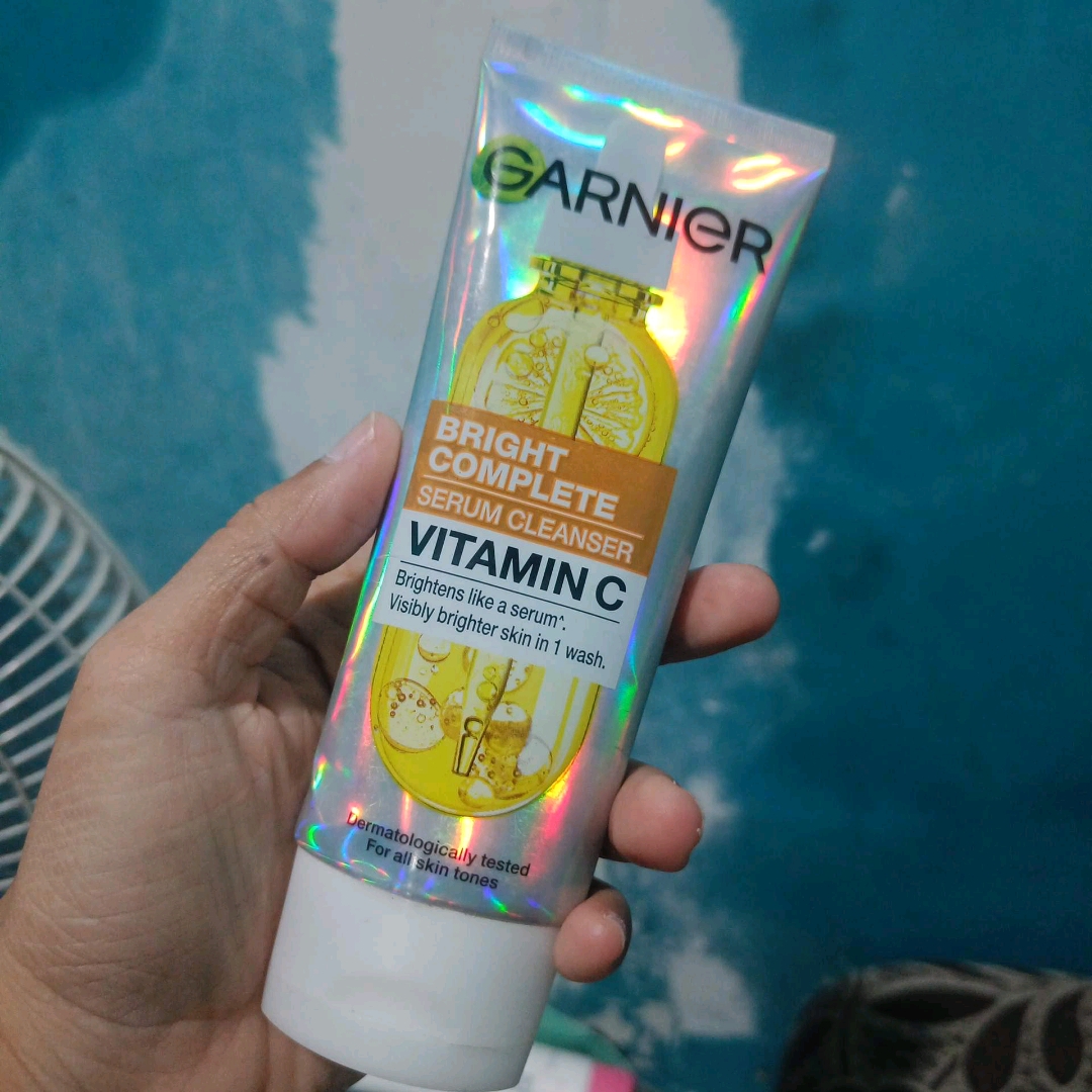 Bright Complete Vitamin C Serum Cleanser imgfdn-fe65a2be-6f21-4166-979e-fbdc4cc7e528