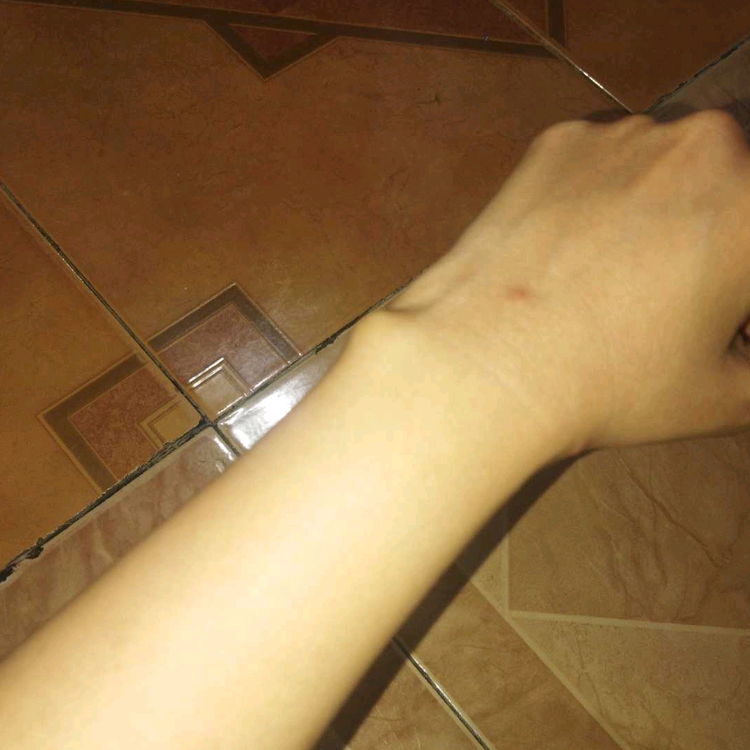 AHA Body Serum imgfdn-1b7dfcc0-bb8c-4f33-a1fb-5b75dd3be588