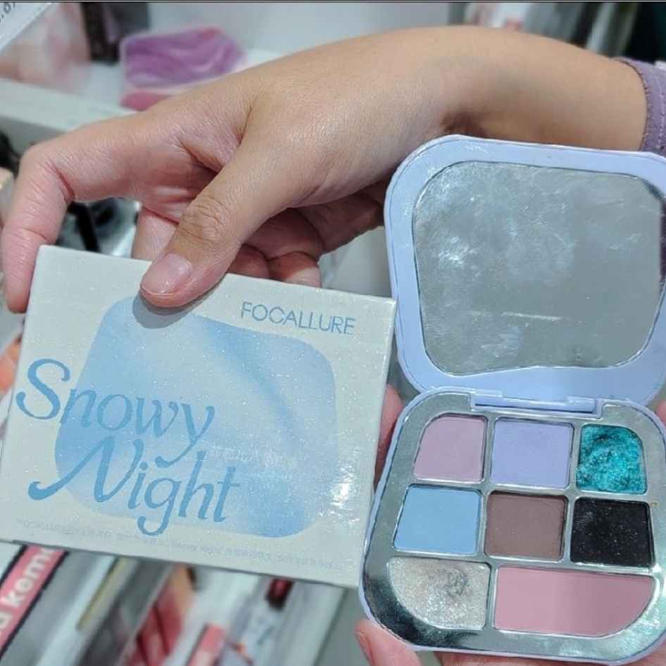8-Color Eyeshadow Palette - BL04 Snow Bunny imgfdn-4faaa29c-a64d-42c5-bf9a-f83be1f72289