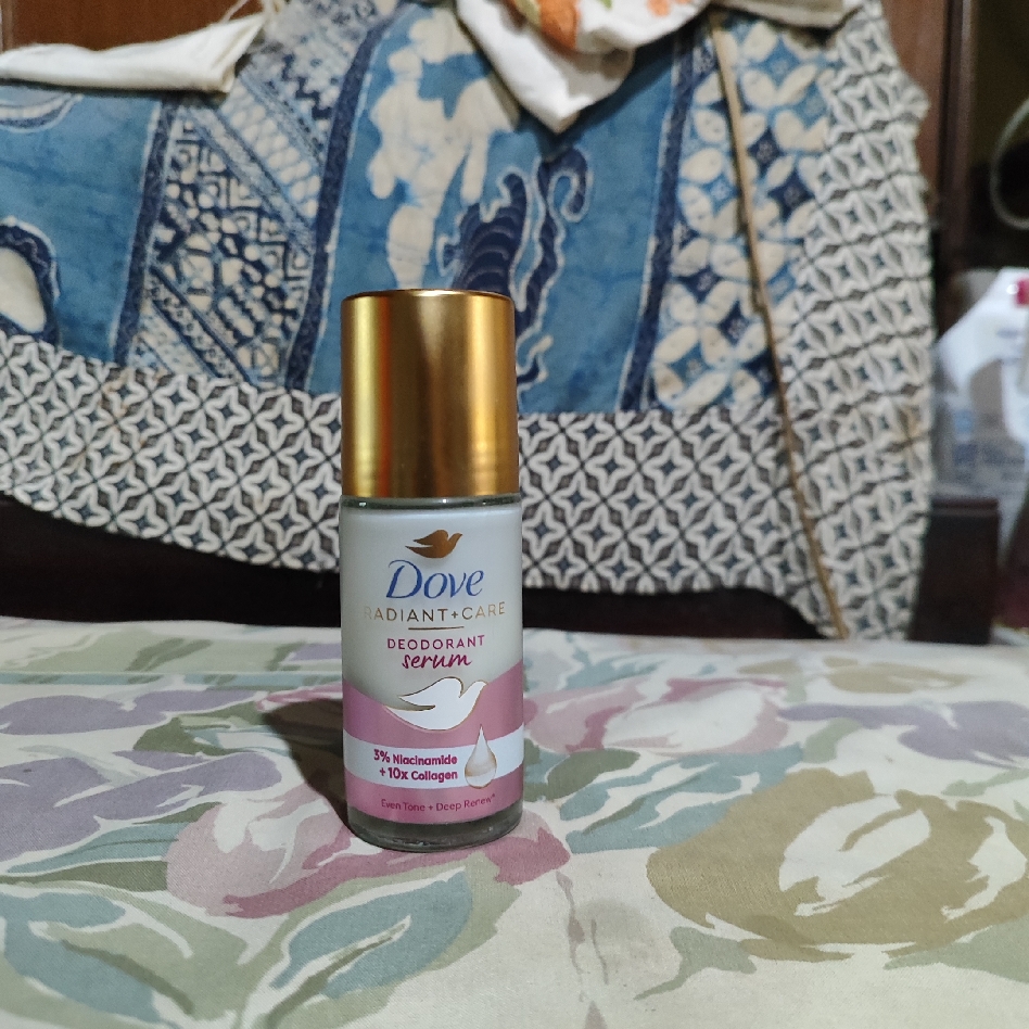 Radiant+Care Deodorant Serum Roll On  - 3% Niacinamide + 10x Collagen imgfdn-f733d2ef-be11-4137-af5d-521808673784