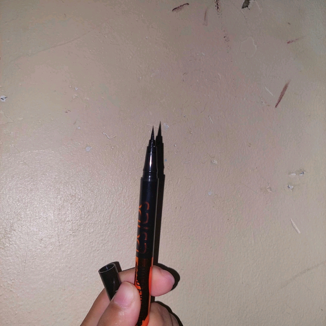 Bold Eyeliner - Super Black & Waterproof imgfdn-bc8edb9e-a61c-4c86-ab1e-269945b568f4