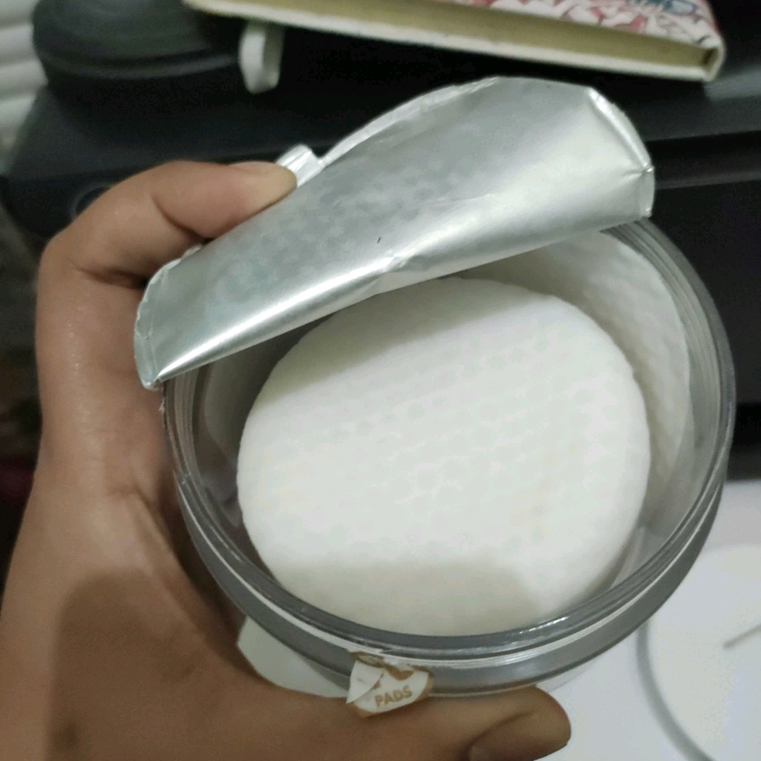 Licorice Light Up Brightening Pad imgfdn-562a20fd-fd99-4ad3-b3d1-04b0b0807f2a