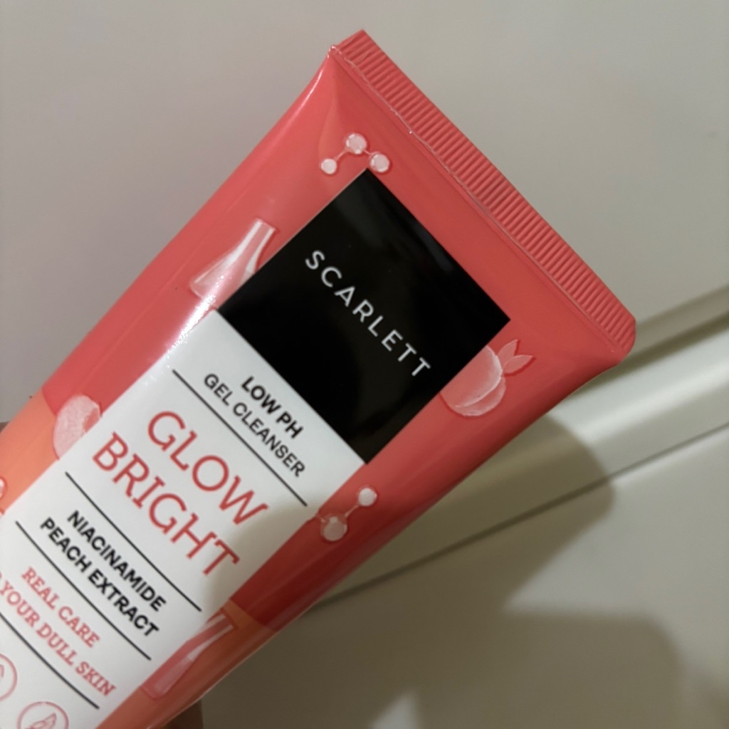 Low pH Glow Bright Gel Cleanser imgfdn-b6413bce-e42e-4b5a-bd55-32f1e2aef627