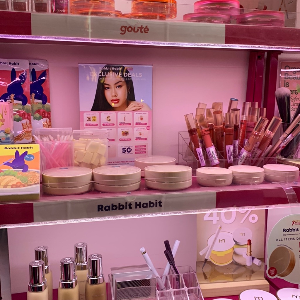 Moon Glow 2-in-1 Cushion Foundation & Concealer - Beige Foundation and Vanilla Concealer imgfdn-3aa4d867-800e-4514-b531-0407bb840c55