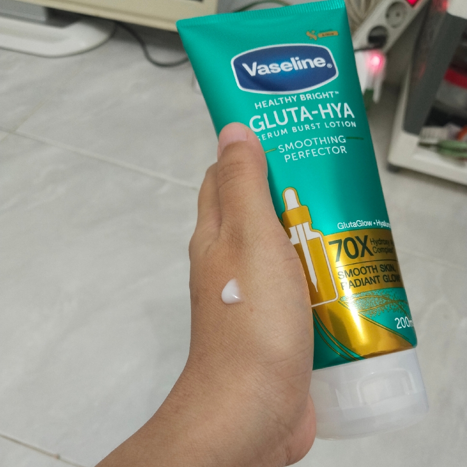 Healthy Bright Gluta-Hya Serum Burst Lotion - Smoothing Perfector imgfdn-e072d6d7-c43a-486b-83da-cc10d94e1aed