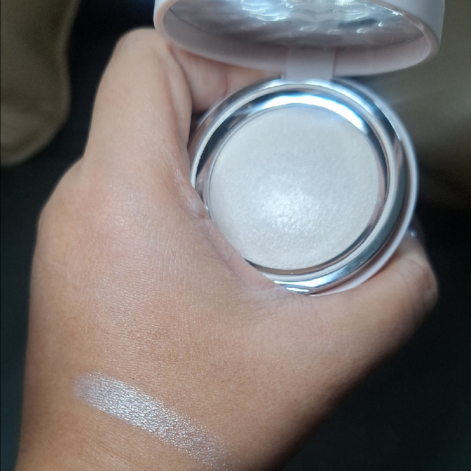 Strobing Highlighter - Venus imgfdn-2b6bf384-8986-4722-a77e-110915053dd5
