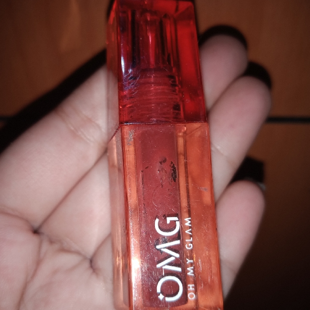 Glassy Lip Tint - 04 Burgundy imgfdn-98dc01f4-7d79-45eb-b07e-f7a3258d51bd