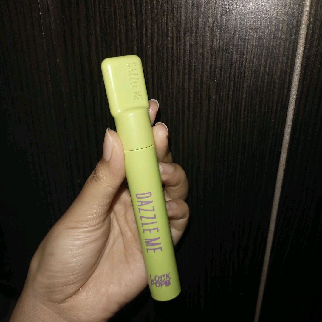 Lock & Pop! VoluMAX-ing Mascara imgfdn-4456d215-359c-4d39-8a91-8e5a60af69c1