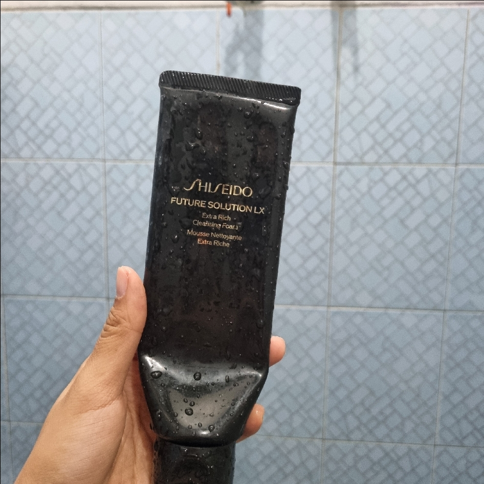 Future Solution LX Extra Rich Cleansing Foam E imgfdn-85bf5e5e-98a9-477b-b8db-019fc5021262