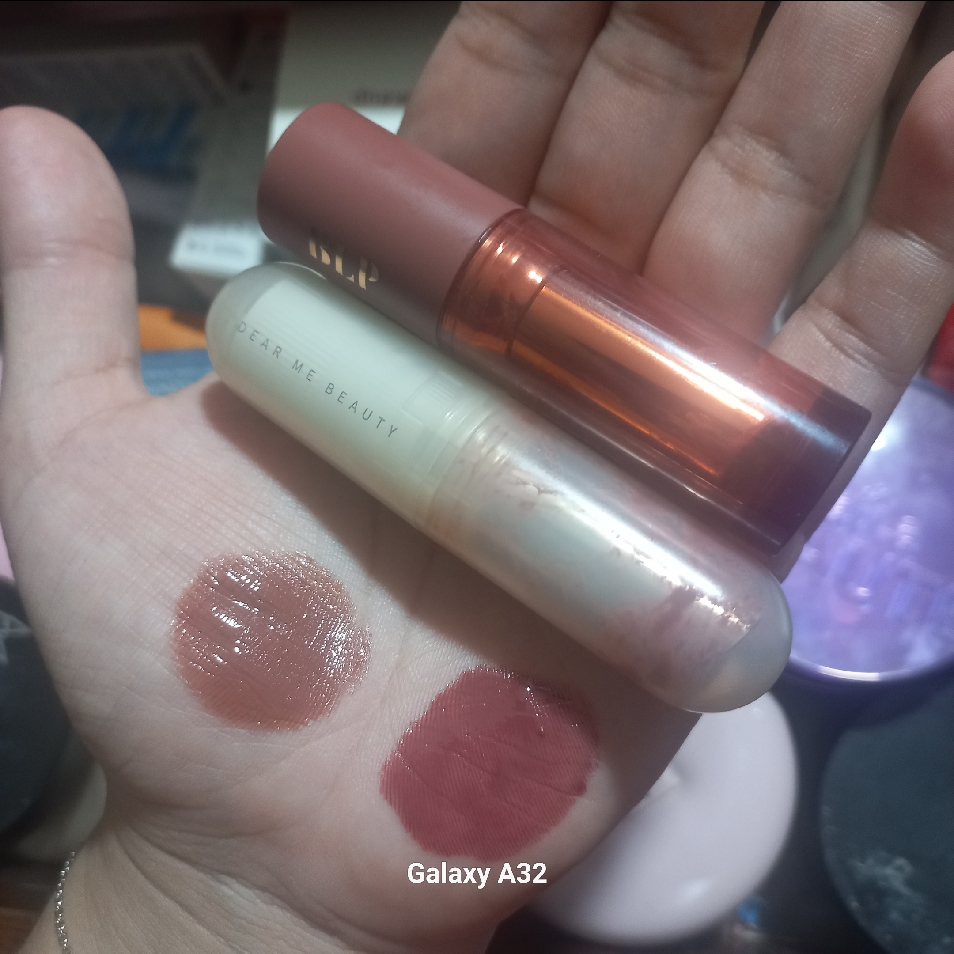 Lip Petals - River imgfdn-6f59b4dc-74ac-4447-90bc-18161b136dc3