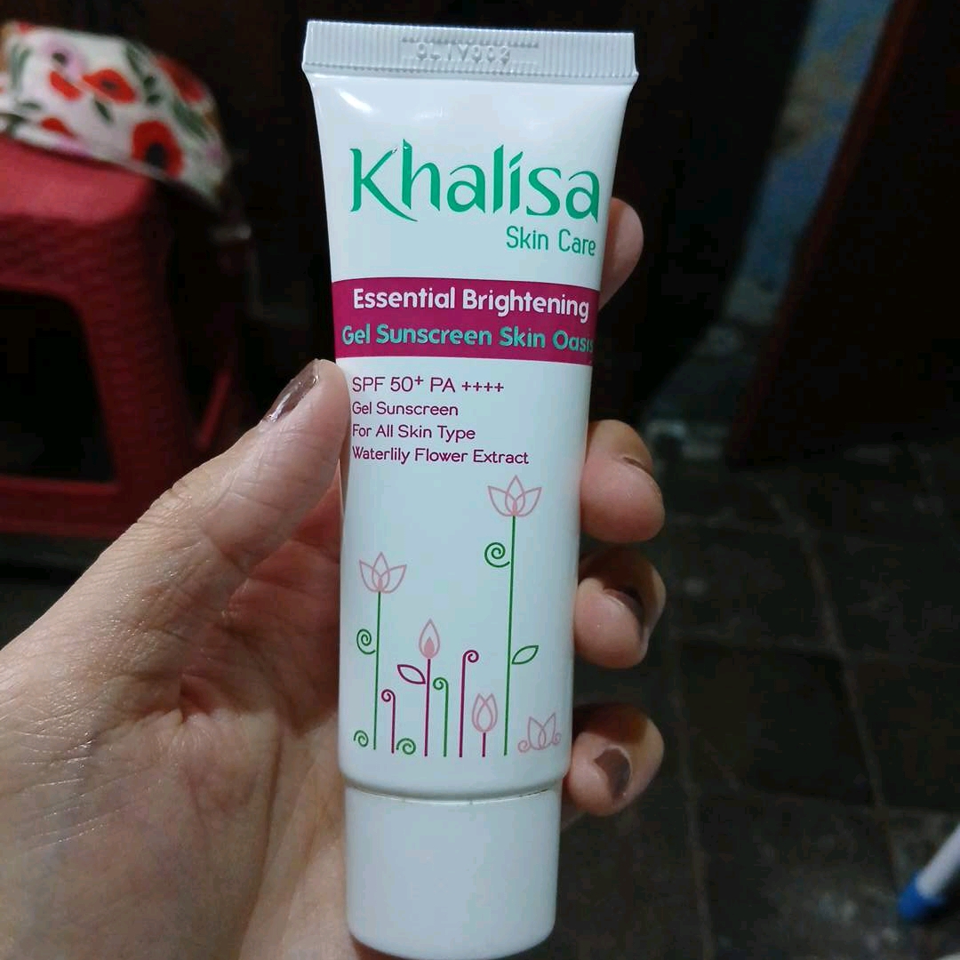 Essential Brightening Gel Sunscreen Skin Oasis imgfdn-95a31f72-8838-42ed-a7bb-a5bb19a3358f