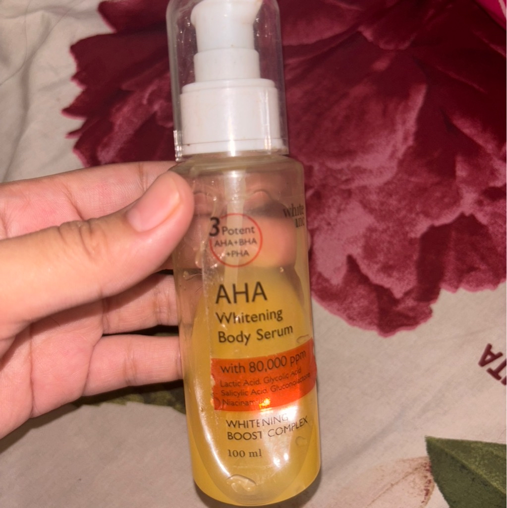 AHA Whitening Body Lotion imgfdn-4d02d444-6c87-43dc-8424-19ded8c985de