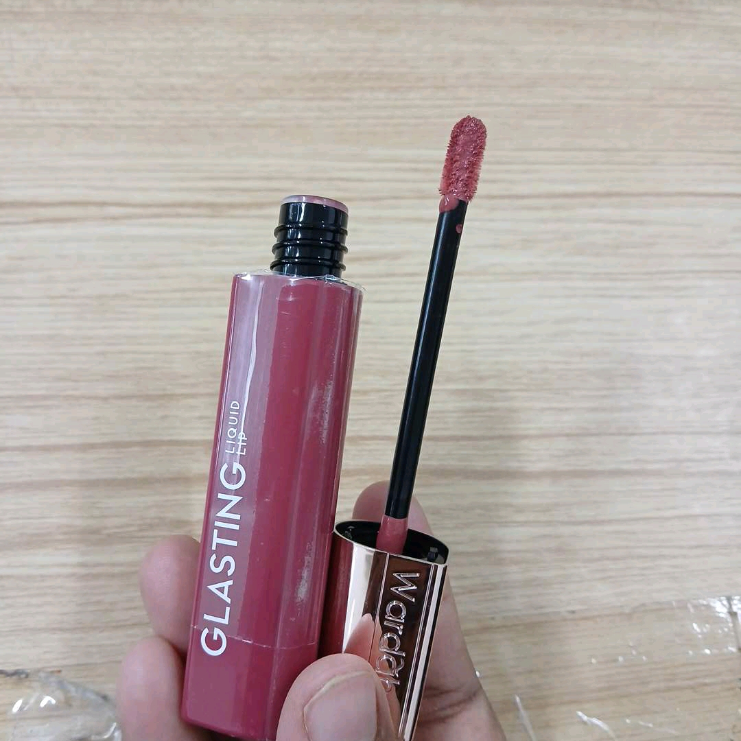 Glasting Liquid Lip - 11 Petal Blush imgfdn-795b0d14-e69a-43a6-9cb2-8b90f56f5132