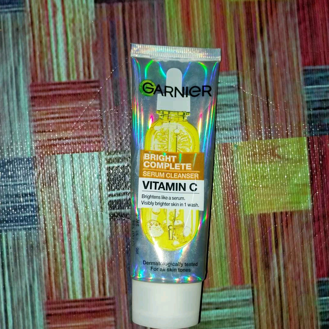 Bright Complete Vitamin C Serum Cleanser imgfdn-93e50f75-e8f5-4041-981f-faf7573490e6