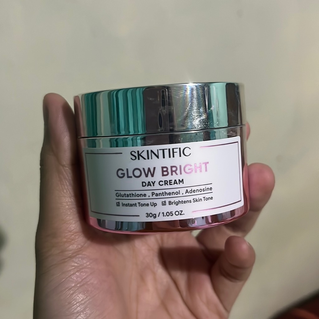 Glow Bright Day Cream imgfdn-f43e11d4-eba1-4a1c-920f-95073dab10c0