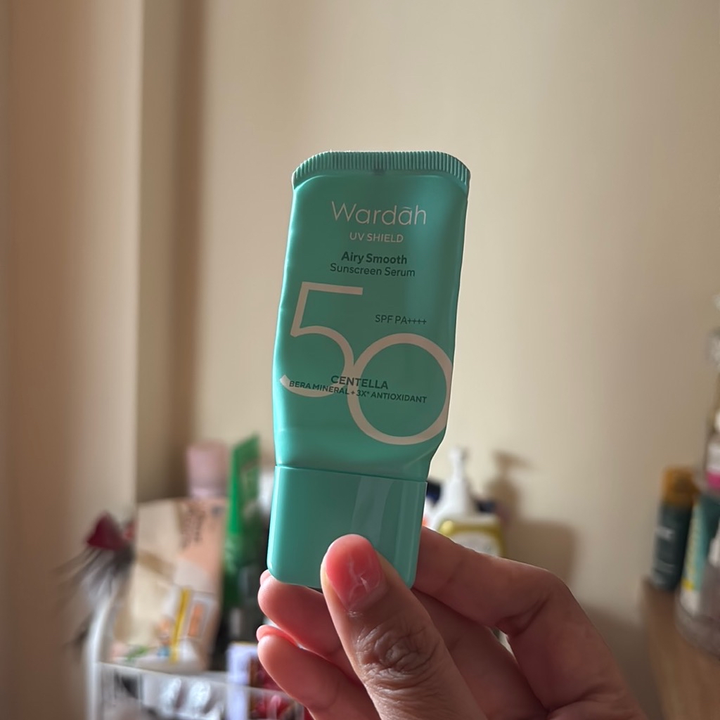 UV Shield Airy Smooth Sunscreen Serum SPF 50 PA++++ imgfdn-049b5d10-98d0-49bd-b1be-13b5290e4344