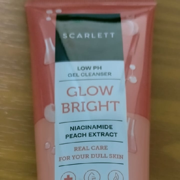 Low pH Glow Bright Gel Cleanser imgfdn-d4a37411-7c6d-4c51-b037-2054e60792e4