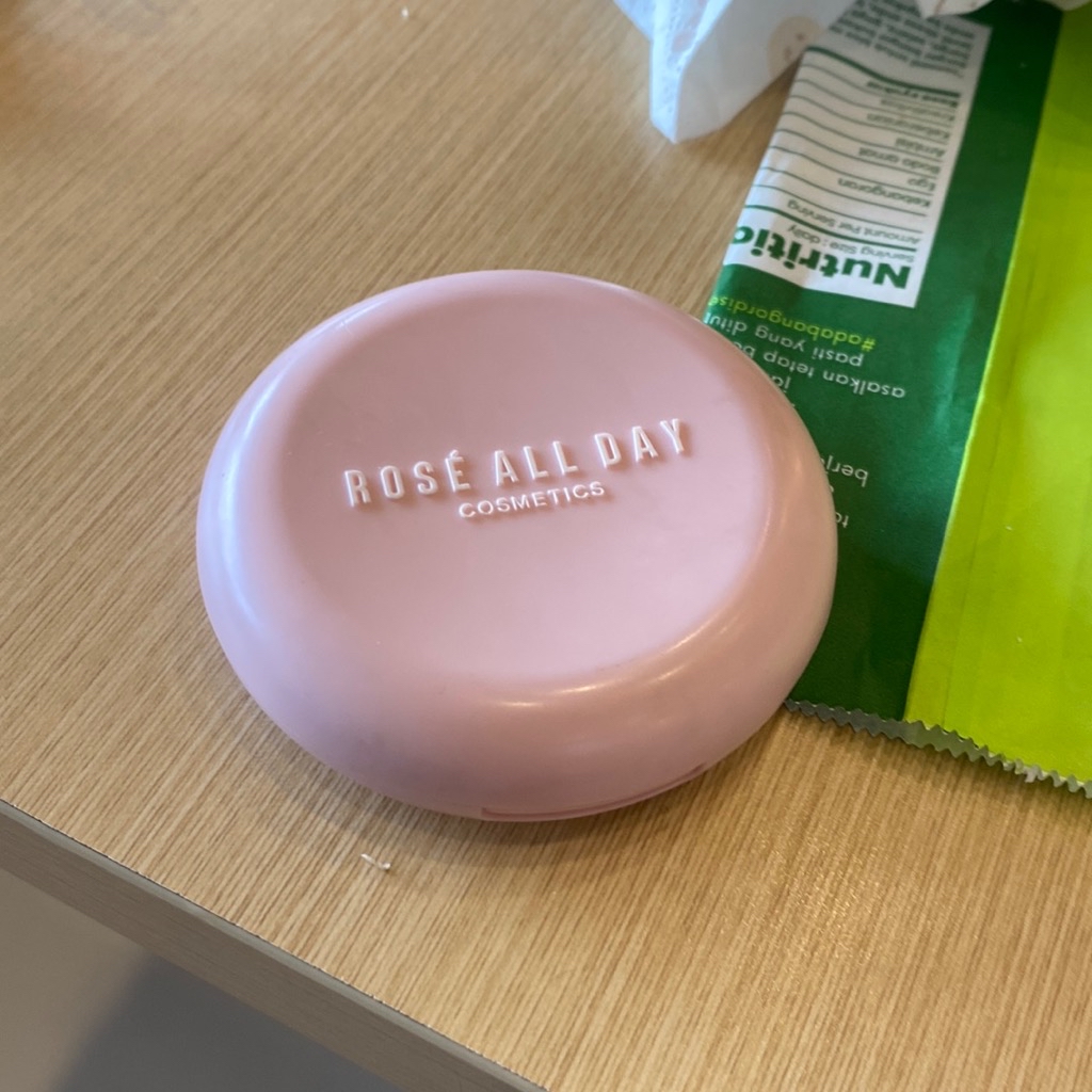 The Realest Lightweight Powder Foundation - Beige imgfdn-f8370dee-d4e1-4574-97eb-823ca2933756