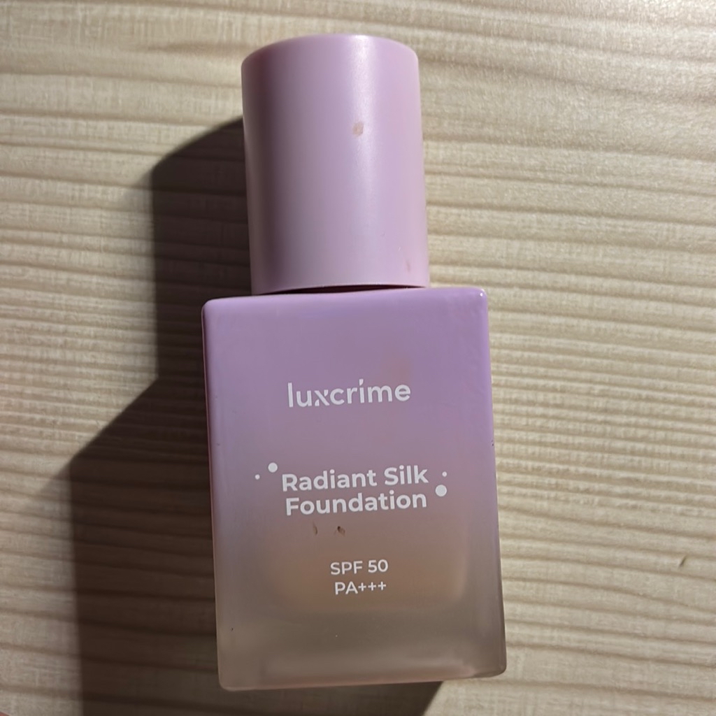Radiant Silk Foundation SPF 50 PA+++ - W01 imgfdn-b367c426-08d0-4222-a7e0-5d1701ad4ec9