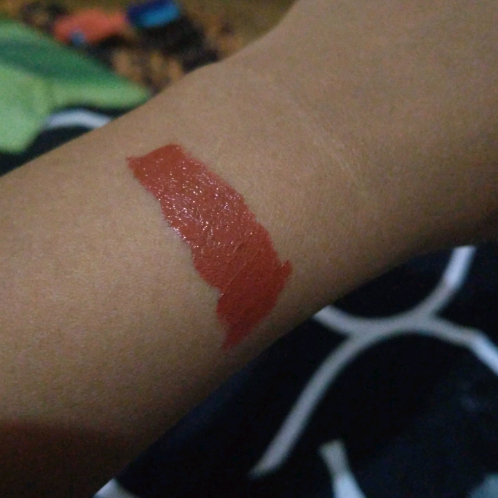 Oh My Glam Mattelast Lip Cream - 27 Strike imgfdn-7408d109-3a0c-430a-998d-1a4ce4de73e9