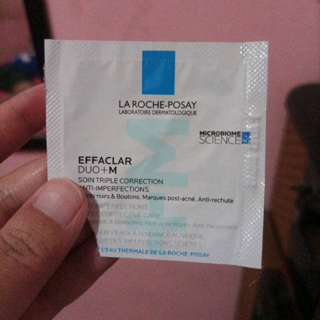 Effaclar AI Targeted Imperfection Corrector imgfdn-7cec978d-02f6-43ba-a590-d11b80ed43e8