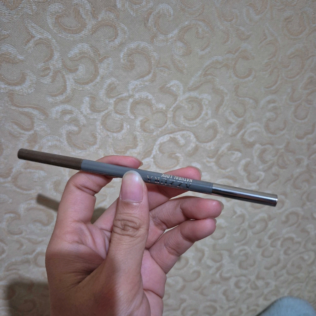 Natural Look Eyebrow Matic - Medium Brown imgfdn-385c0948-afb6-4fb0-9b1c-2e6e5f0c2976