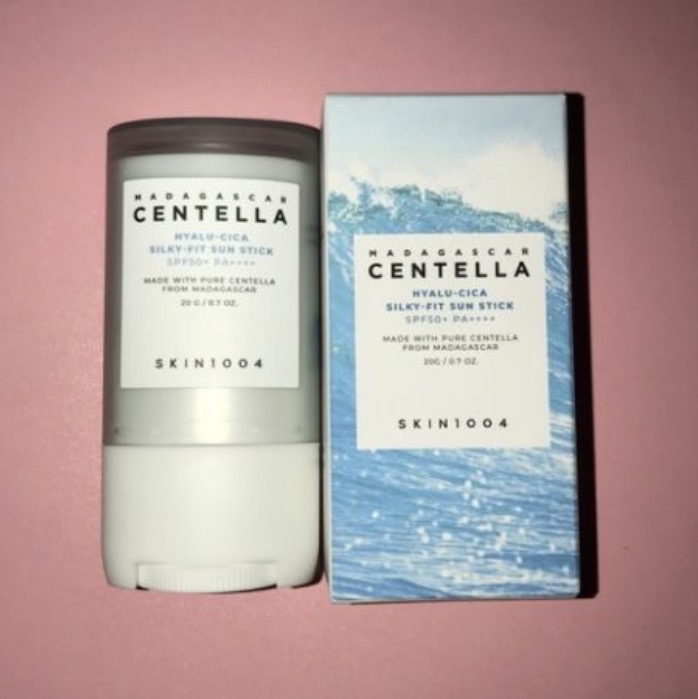 Hyalu Cica Silky Fit Sun Stick imgfdn-84577785-37d6-441d-8fa9-d3578c95611c