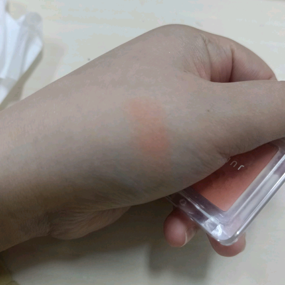Pretty Blush Powder - #04 Juicy Melon imgfdn-0c1499c8-732e-4427-94d3-7fc00c536c83