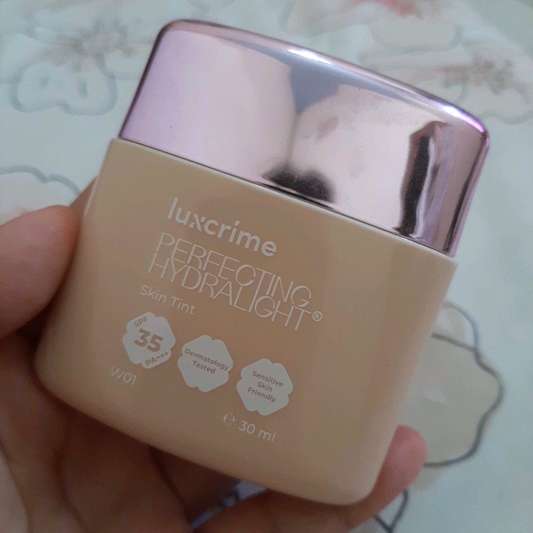 Perfecting Hydralight Skin Tint SPF 35 - W01 imgfdn-723b50a9-c8a3-4af8-8577-6c9b93acb563
